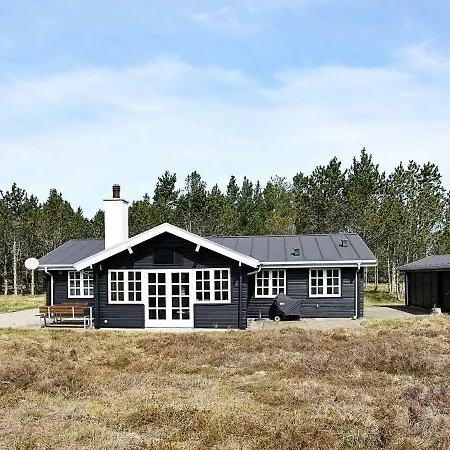 Three-bedroom Holiday In 41 *