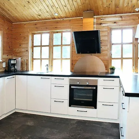 Three-bedroom Holiday In 41 *