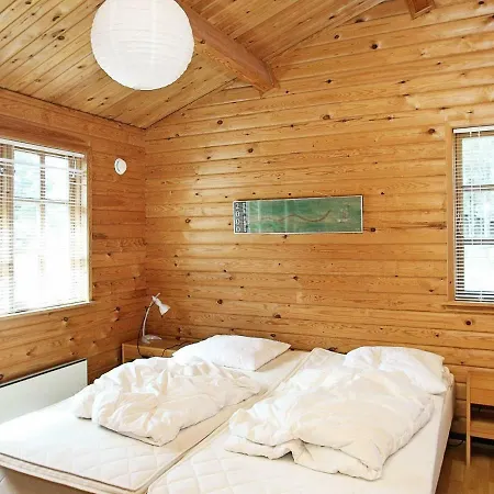 Three-bedroom Holiday In 41 *