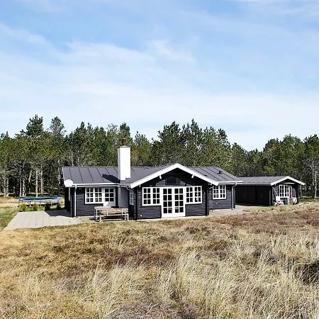 Three-bedroom Holiday In 41